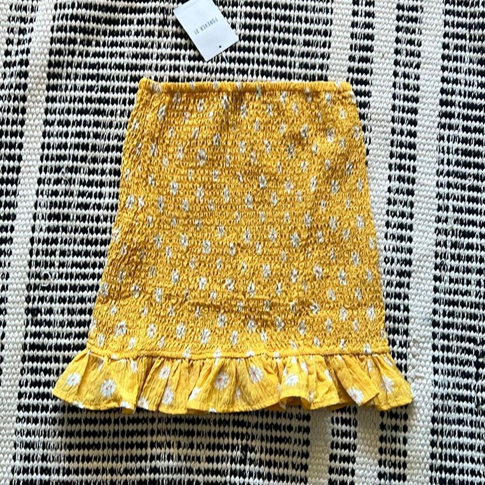 Forever 21 Yellow fitted Tulip Skirt NWT
